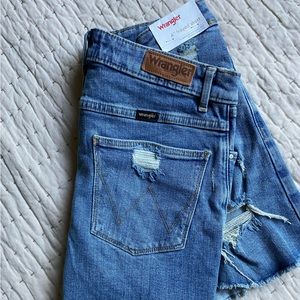 DONATED // WRANGLER // 4” frayed shorts